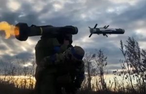 Морпіхи із 36-ї бригади знищують російську БМП із ПТРК “Javelin”. ВIДЕО Морпіхи-із-36-ї-бригади-знищують-російську-БМП-із-ПТРК-“javelin”.-ВiДЕО