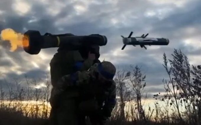 Морпіхи із 36-ї бригади знищують російську БМП із ПТРК “Javelin”. ВIДЕО Морпіхи-із-36-ї-бригади-знищують-російську-БМП-із-ПТРК-“javelin”.-ВiДЕО