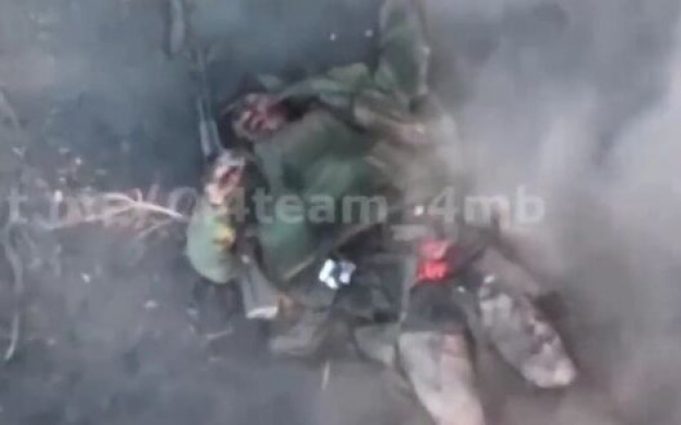 Два з половиною десятки росіян додихають на полі бою. ВIДЕО 18+ Два-з-половиною-десятки-росіян-додихають-на-полі-бою.-ВiДЕО-18+