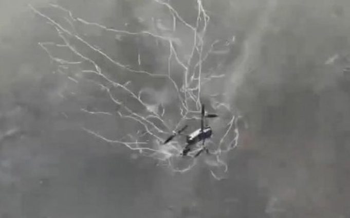 У дрон-“сіткостріл” спіймався російський Mavic 3. ВIДЕО У-дрон-“сіткостріл”-спіймався-російський-mavic-3.-ВiДЕО