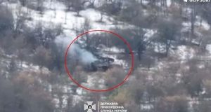 Прикордонники FPV-дроном атакували ворожу БМП поблизу Вовчанська. ВIДЕО Прикордонники-fpv-дроном-атакували-ворожу-БМП-поблизу-Вовчанська.-ВiДЕО