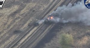 Бійці 25 ОПДБр атакують “буханку” і три БТР росіян на Покровському напрямку. ВIДЕО Бійці-25-ОПДБр-атакують-“буханку”-і-три-БТР-росіян-на-Покровському-напрямку.-ВiДЕО