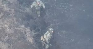 Дрони до смерті заганяли двох окупантів. ВIДЕО Дрони-до-смерті-заганяли-двох-окупантів.-ВiДЕО