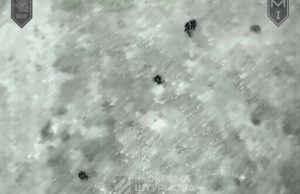 Бійці 3 ОШБр влучно атакують російських піхотинців скидами боєприпасів. ВIДЕО Бійці-3-ОШБр-влучно-атакують-російських-піхотинців-скидами-боєприпасів.-ВiДЕО