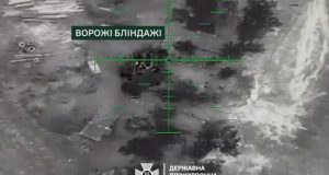 Прикордонники скидами з дронів знищують бліндажі окупантів під Вовчанськом. ВIДЕО Прикордонники-скидами-з-дронів-знищують-бліндажі-окупантів-під-Вовчанськом.-ВiДЕО