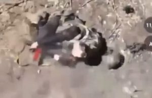 Росіянин застрелився із автомата на полі бою. ВIДЕО 18+ Росіянин-застрелився-із-автомата-на-полі-бою.-ВiДЕО-18+