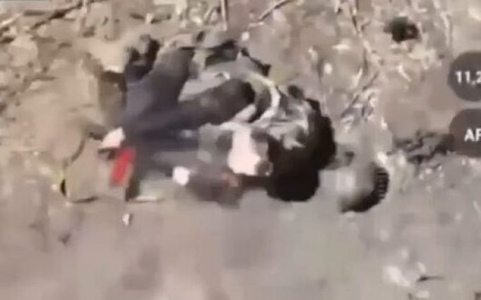 Росіянин застрелився із автомата на полі бою. ВIДЕО 18+ Росіянин-застрелився-із-автомата-на-полі-бою.-ВiДЕО-18+