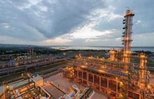 У Росії заявили про атаку на Саратовський НПЗ, спалахнула пожежа. ВІДЕО+ФОТО У-Росії-заявили-про-атаку-на-Саратовський-НПЗ,-спалахнула-пожежа.-ВІДЕО+ФОТО