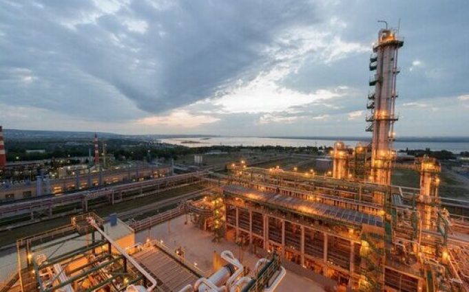 У Росії заявили про атаку на Саратовський НПЗ, спалахнула пожежа. ВІДЕО+ФОТО У-Росії-заявили-про-атаку-на-Саратовський-НПЗ,-спалахнула-пожежа.-ВІДЕО+ФОТО