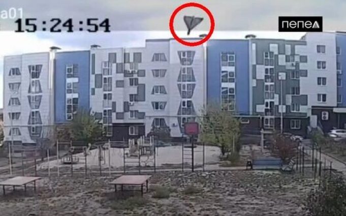 Російський “Shahed-136” за мить до удару по багатоповерхівці у Бєлгороді. ВІДЕО+ФОТО Російський-“shahed-136”-за-мить-до-удару-по-багатоповерхівці-у-Бєлгороді.-ВІДЕО+ФОТО