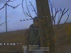Російський загарбник ховається за деревом від дрона-камікадзе на Курщині. ВIДЕО Російський-загарбник-ховається-за-деревом-від-дрона-камікадзе-на-Курщині.-ВiДЕО