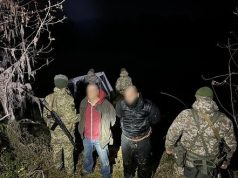 Двоє чоловіків намагались втекти у Молдову на надувних матрацах перепливши Дністер. ВIДЕО Двоє-чоловіків-намагались-втекти-у-Молдову-на-надувних-матрацах-перепливши-Дністер.-ВiДЕО