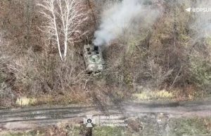 Прикордонники знищили ударом дроном-камікадзе БТР-70 російських загарбників. ВIДЕО Прикордонники-знищили-ударом-дроном-камікадзе-БТР-70-російських-загарбників.-ВiДЕО