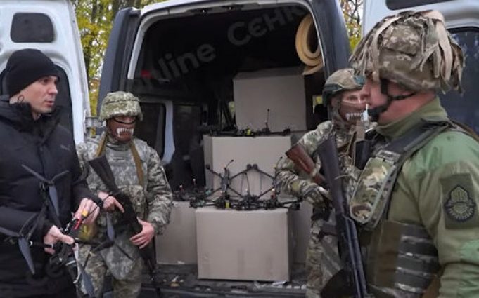 Миколаїв передав захисникам чергову партію дронів покращеної моделі. ВIДЕО Миколаїв-передав-захисникам-чергову-партію-дронів-покращеної-моделі.-ВiДЕО