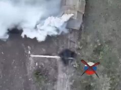 Оператори дронів нищать російських штурмовиків під час десантування із бронемашини. ВIДЕО Оператори-дронів-нищать-російських-штурмовиків-під-час-десантування-із-бронемашини.-ВiДЕО