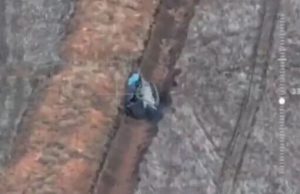 Новітній російський танк Т-90М “Прорыв” упав у протитанковий рів і перекинувся догори дриґом. ВIДЕО Новітній-російський-танк-Т-90М-“Прорыв”-упав-у-протитанковий-рів-і-перекинувся-догори-дриґом.-ВiДЕО