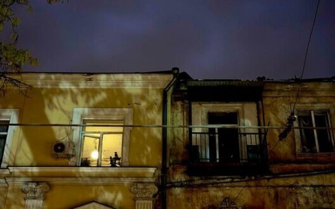 Наслідки російської атаки на Одесу: 1 людина загинула, ще 10 – дістали поранення. Серед них... Наслідки-російської-атаки-на-Одесу:-1-людина-загинула,-ще-10-–-дістали-поранення-Серед-них.