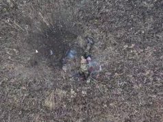 Російський окупант одночасно уражений FPV і скидом з дрону. ВIДЕО Російський-окупант-одночасно-уражений-fpv-і-скидом-з-дрону.-ВiДЕО