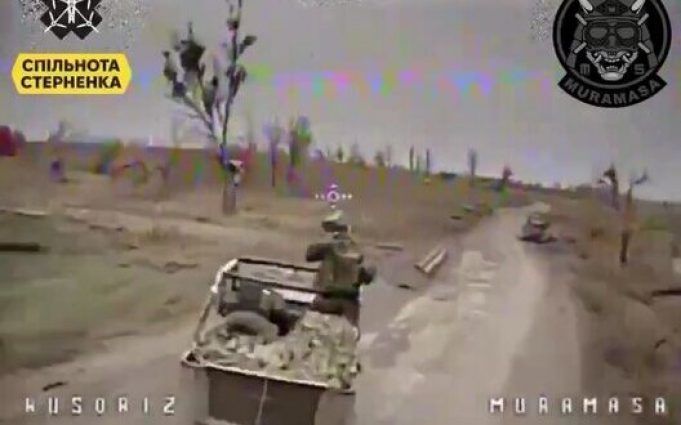 На Покровському напрямку оператори дронів атакували важку техніку окупантів. ВIДЕО На-Покровському-напрямку-оператори-дронів-атакували-важку-техніку-окупантів.-ВiДЕО