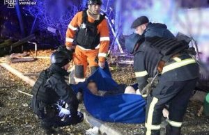 Удар РФ по будинку в Сумах: 10 людей загинули, зокрема 2 дитини, поранено 51 особу,... Удар-РФ-по-будинку-в-Сумах:-10-людей-загинули,-зокрема-2-дитини,-поранено-51-особу,.