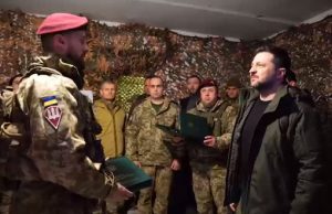 Зеленський приїхав до Покровська: відвідав воїнів 25 ОПДБр. ВIДЕО Зеленський-приїхав-до-Покровська:-відвідав-воїнів-25-ОПДБр.-ВiДЕО