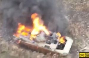 Ворожа бронемашина вибухає та горить після атаки дрона-камікадзе “Дикі шершні”. ВIДЕО Ворожа-бронемашина-вибухає-та-горить-після-атаки-дрона-камікадзе-“Дикі-шершні”.-ВiДЕО