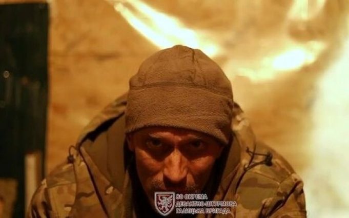 Наші десантники полонили 26 окупантів в Курській області: “9 дней учений, автомат в зубы, 4... Наші-десантники-полонили-26-окупантів-в-Курській-області:-“9-дней-учений,-автомат-в-зубы,-4.