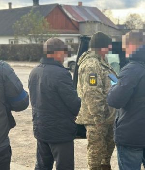 На-Волині-викрито-начальника-районного-ТЦК,-який-за-хабарі-оновлював-дані-військовозобов’язаним-чоловікам