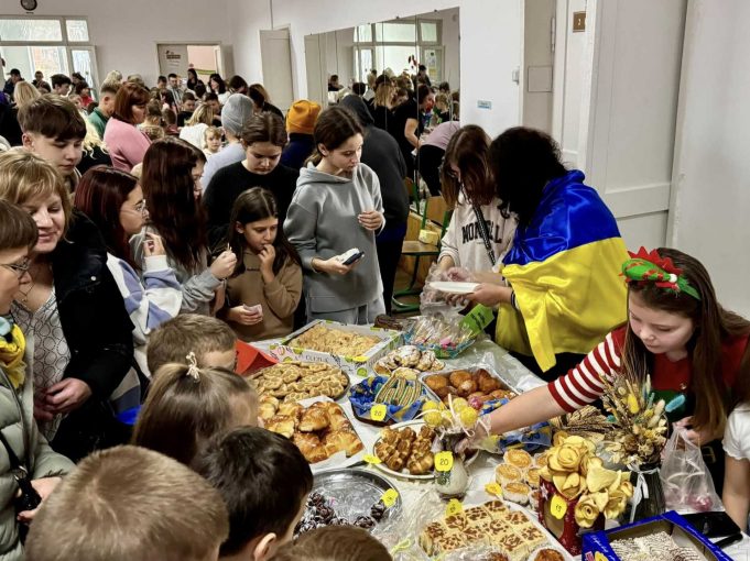 Понад 200 тисяч гривень зібрали для Захисників на шкільних ярмарках Понад-200-тисяч-гривень-зібрали-для-Захисників-на-шкільних-ярмарках