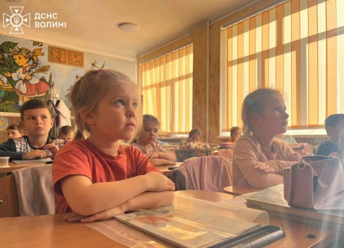 Фахівці ДСНС провели пізнавальні заходи для школярів Нововолинської громади