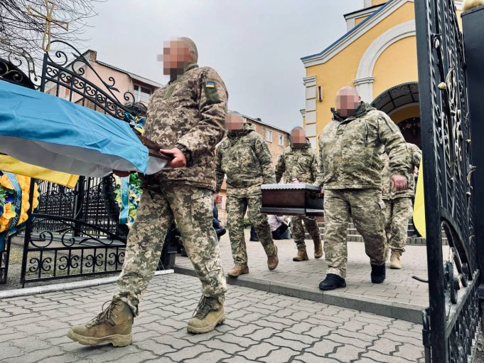 У Нововолинську провели в останню земну дорогу полеглого Героя Степана Гученка У-Нововолинську-провели-в-останню-земну-дорогу-полеглого-Героя-Степана-Гученка