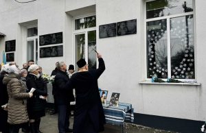 У Грядах відкрили меморіальні дошки загиблим Героям У-Грядах-відкрили-меморіальні-дошки-загиблим-Героям