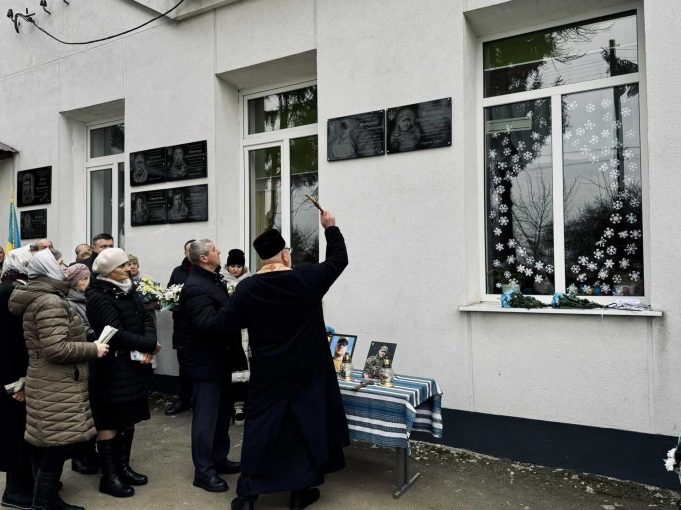 У Грядах відкрили меморіальні дошки загиблим Героям У-Грядах-відкрили-меморіальні-дошки-загиблим-Героям