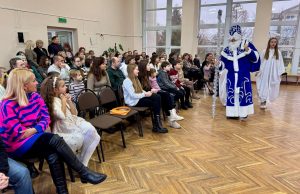 Святий Миколай зі своїми помічниками продовжують радувати малечу у Нововолинську Святий-Миколай-зі-своїми-помічниками-продовжують-радувати-малечу-у-Нововолинську