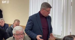 Рішення сесії: підприємець за власний кошт демонтує статую прикордонника в Нововолинську (ВІДЕО) Рішення сесії: підприємець за власний кошт демонтує статую прикордонника в Нововолинську (ВІДЕО)