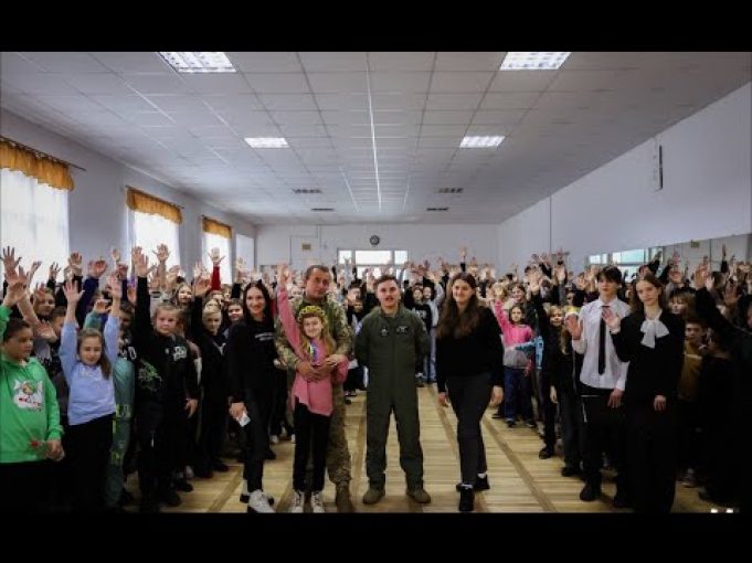 Льотчик-винищувач, Герой України Вадим Ворошилов KARAYAY зустрівся з учнями ліцеїв у Нововолинську (ВІДЕО) Льотчик-винищувач, Герой України Вадим Ворошилов KARAYAY зустрівся з учнями ліцеїв у Нововолинську (ВІДЕО)