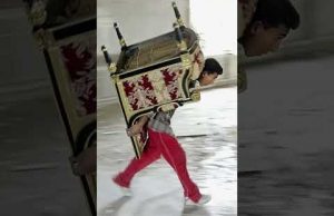 Сирієць виніс ЗОЛОТЕ КРІСЛО Асада (ВІДЕО) Сирієць виніс ЗОЛОТЕ КРІСЛО Асада (ВІДЕО)