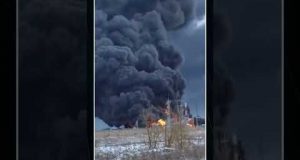 Дрони СПАЛИЛИ НАФТОБАЗУ в Орлі (ВІДЕО) Дрони СПАЛИЛИ НАФТОБАЗУ в Орлі (ВІДЕО)