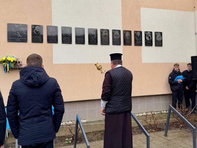 У Нововолинському ліцеї №7 відкрили меморіальні дошки загиблим Героям У-Нововолинському-ліцеї-№7-відкрили-меморіальні-дошки-загиблим-Героям