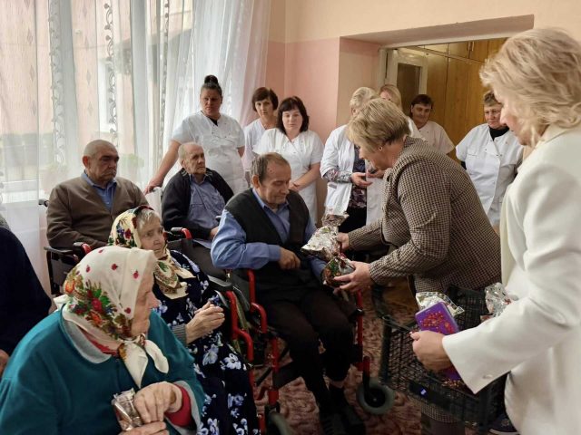 Підопічних відділення стаціонарного догляду терцентру привітали з прийдешнім Різдвом Підопічних-відділення-стаціонарного-догляду-терцентру-привітали-з-прийдешнім-Різдвом