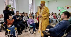 Диво, що дарує надію: у Нововолинську провели благодійну акцію «Святий Миколай, почуй мене» Диво,-що-дарує-надію:-у-Нововолинську-провели-благодійну-акцію-«Святий-Миколай,-почуй-мене»