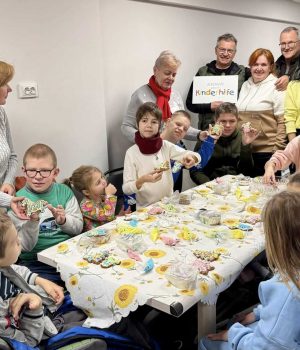 У-Нововолинському-центрі-соціальних-служб-провели-кондитерський-майстерклас-та-вручили-дітям-гостинці