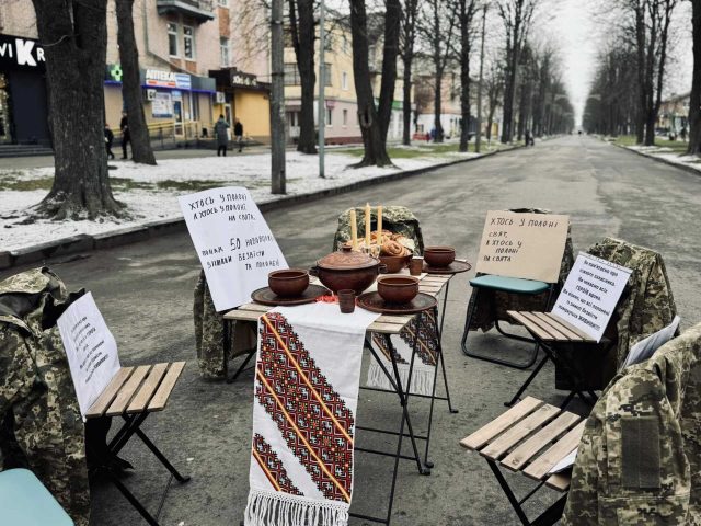 Акція «Різдво для всіх»: у Нововолинську нагадали про Захисників, які далеко від дому Акція-«Різдво-для-всіх»:-у-Нововолинську-нагадали-про-Захисників,-які-далеко-від-дому