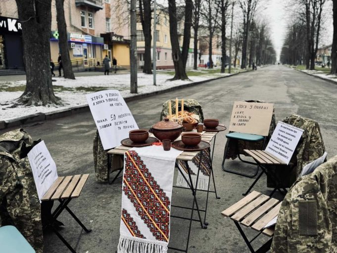 Акція «Різдво для всіх»: у Нововолинську нагадали про Захисників, які далеко від дому Акція-«Різдво-для-всіх»:-у-Нововолинську-нагадали-про-Захисників,-які-далеко-від-дому
