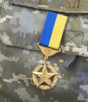 Зеленський вручив Зірки Героїв військовим і родичам загиблих