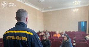 Працівники ДСНС провели інструктажі напередодні новорічних свят