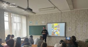 Рятувальники провели профорієнтаційну роботу з учнями старших класів щодо обрання майбутньої професії