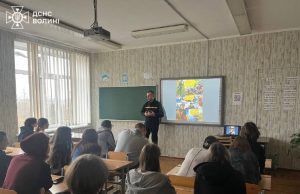 Рятувальники провели профорієнтаційну роботу з учнями старших класів щодо обрання майбутньої професії