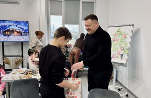 Міський голова Борис Карпус вручив подарунки дітям загиблих Героїв від литовських партнерів Міський-голова-Борис-Карпус-вручив-подарунки-дітям-загиблих-Героїв-від-литовських-партнерів