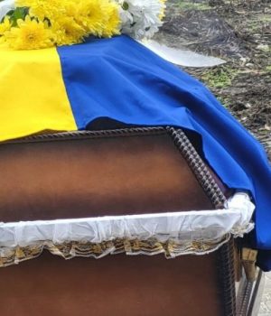 Поліг-за-Україну-на-Харківщині:-лучан-закликають-віддати-останню-шану-24-річному-Герою-Максиму-Костюку